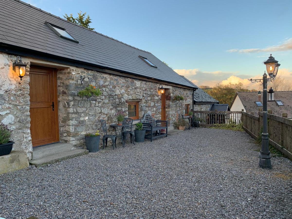 The Reindeer Retreat Buttercup Twin Hotel Kidwelly Exterior photo