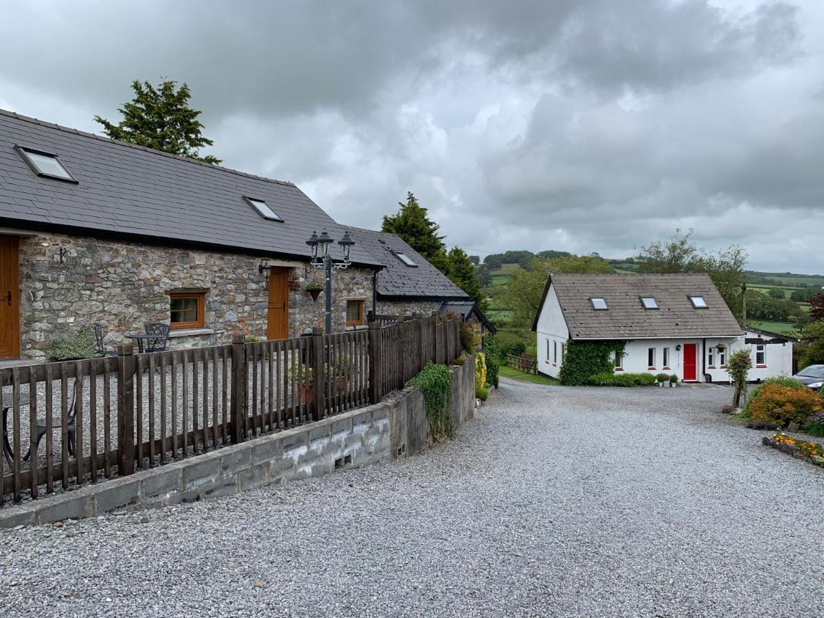 The Reindeer Retreat Buttercup Twin Hotel Kidwelly Exterior photo