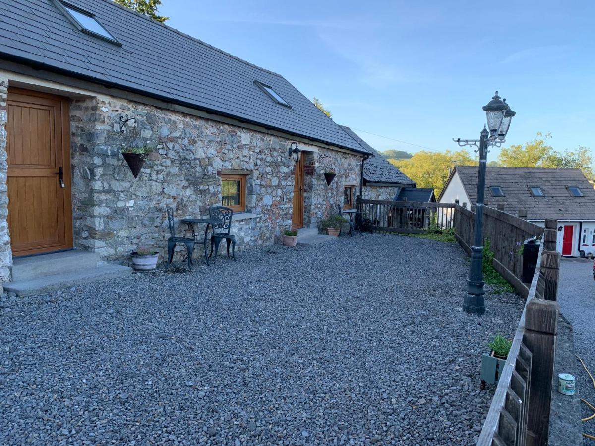 The Reindeer Retreat Buttercup Twin Hotel Kidwelly Exterior photo